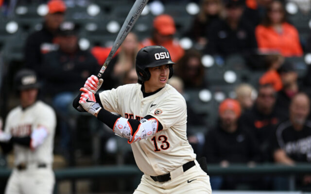 What bat does Aiva Arquette Use Oregon State 2025 College World Series